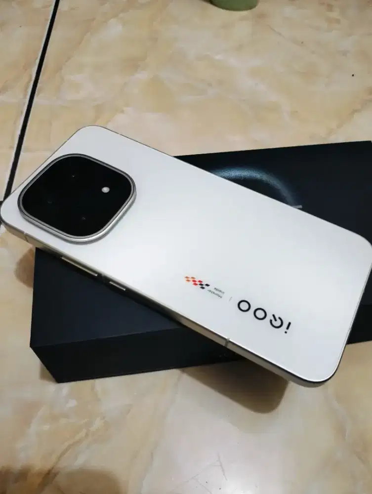IQOO 15 WARNA LEGEND VERSI 16/512GB LENGKAP FULLSET MULUS NO MINUS