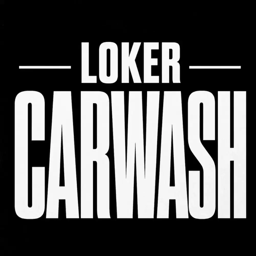 Pegawai cuci carwash cuci mobil