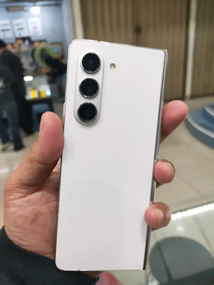 SAMSUNG ZFOLD 5  RAM 1 TERA MULUS LENGKAP ORI SENN NO MINUS