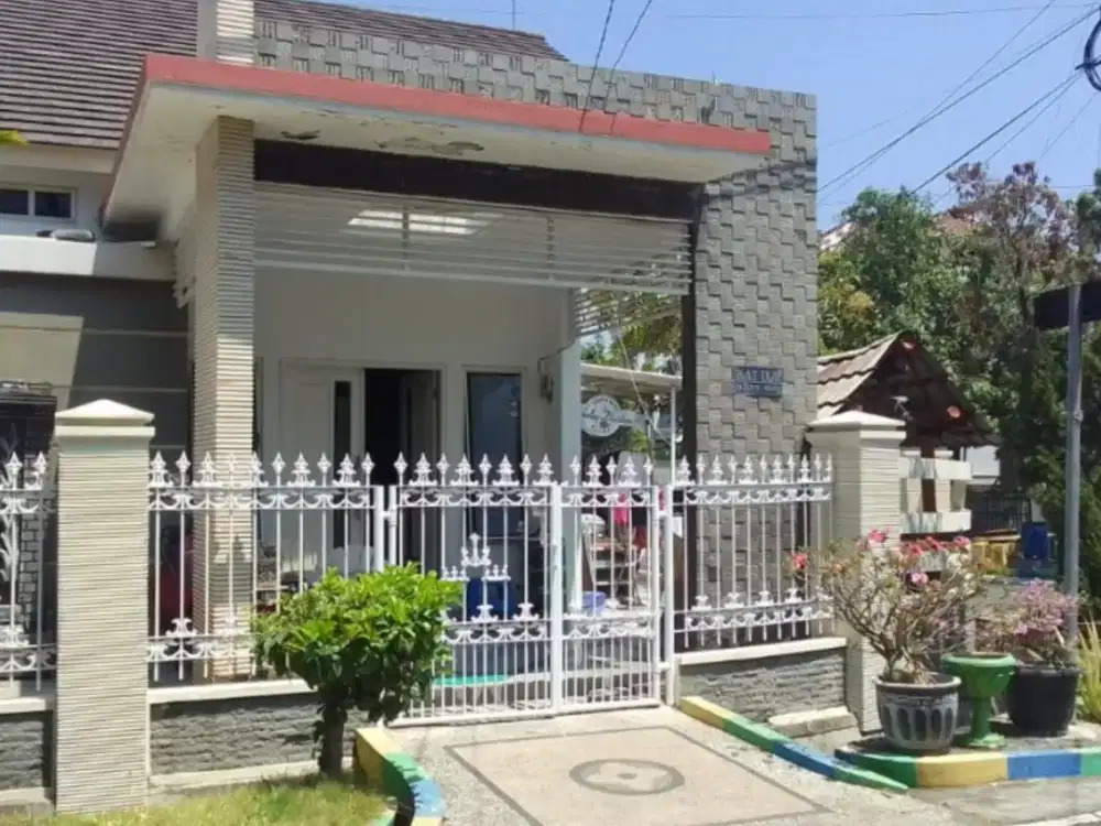CANTIK TERAWAT SIAP HUNI. RUMAH RUNGKUT ASRI TIMUR SURABAYA TIMUR SELANGKAH MERR. DEKAT UPN, SUPERINDO, BARUK, TOL, BANDARA JUANDA