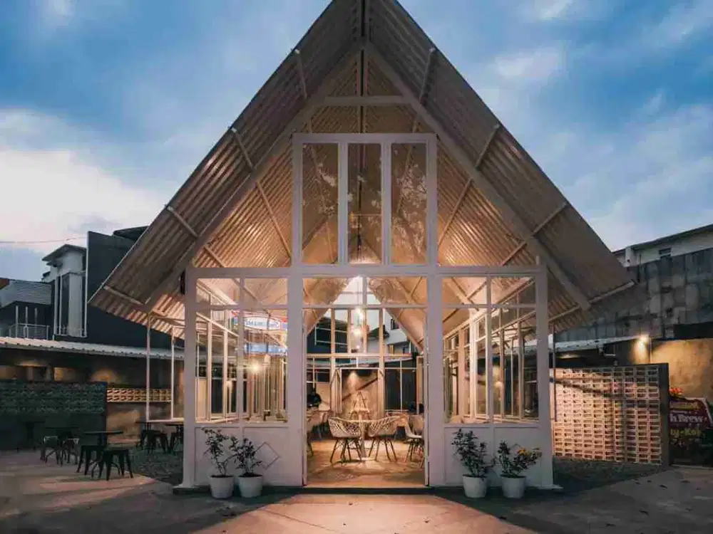 Cafe strategis di pinggir jalan Turangga Buah batu dkt Soekarno Hatta