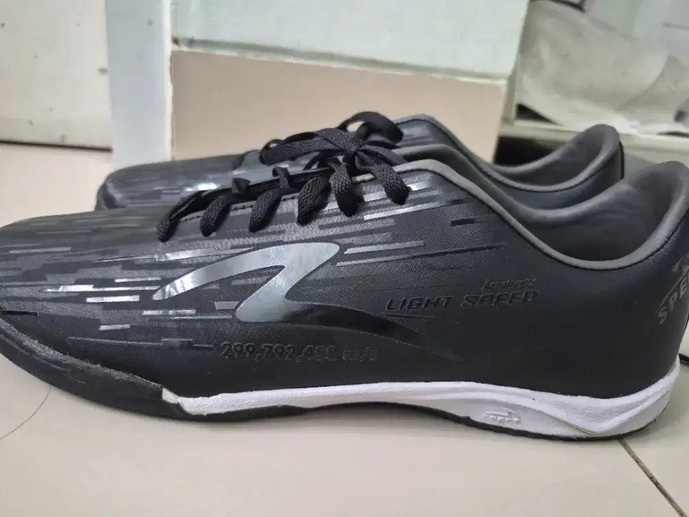 Jual cepat sepatu futsal Specs Lightspeed