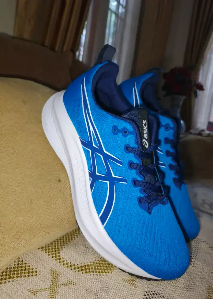 sepatu Asics for running size 42 like new