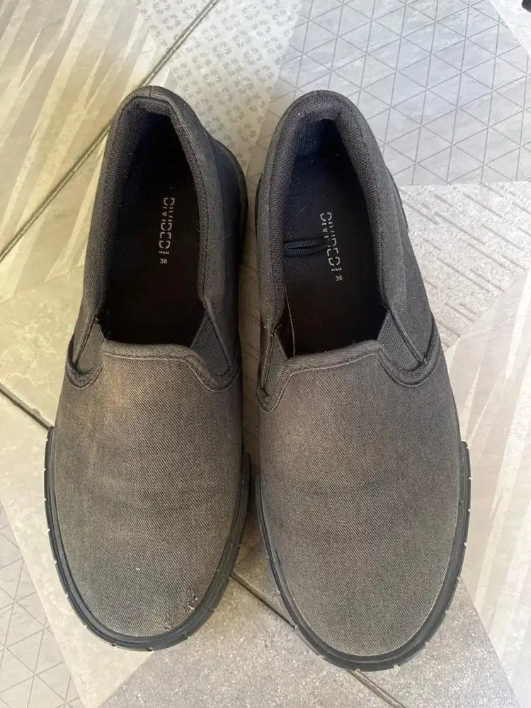 JUAL SEPATU BEKAS