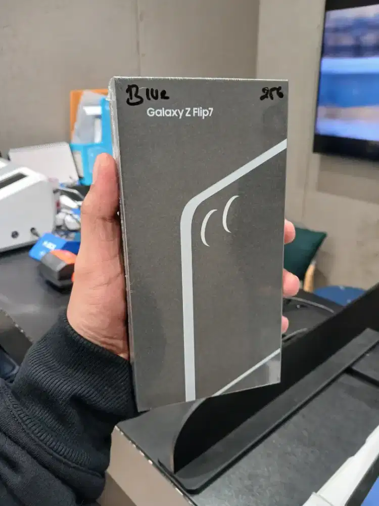 SAMSUNG ZFLIP7 RAM 12/256 NEW GARANSI 1 TAHUN