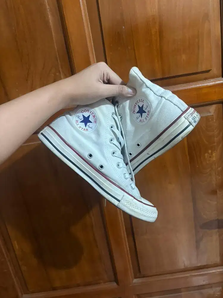 Sepatu converse