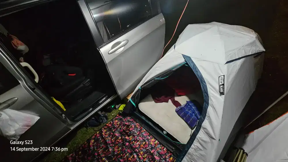 Tenda camping kapasitas 2 orang, merk Quechua by Decathlon