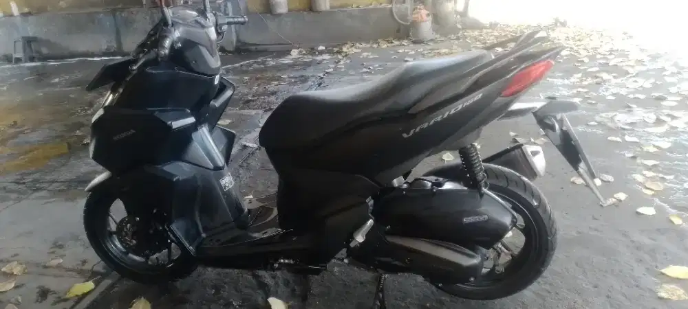 Vario 160. 2023 pmk. L Sby  nama sendiri dri baru terawat