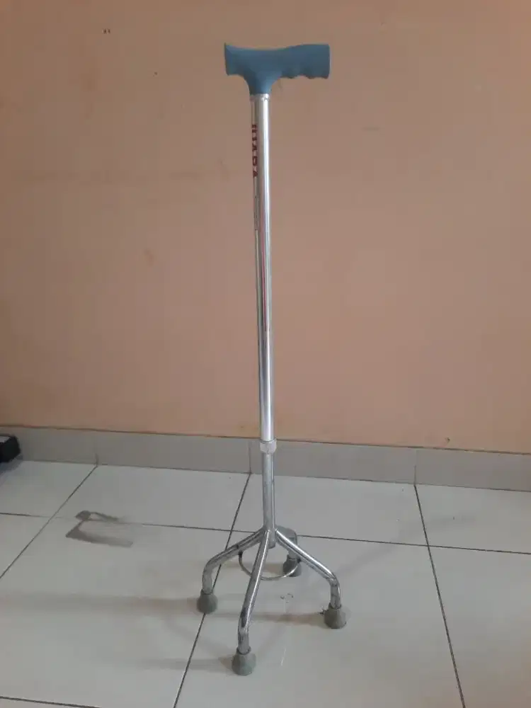 Tongkat Kaki Empat