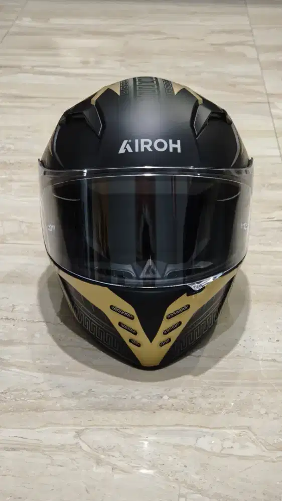 Helm AIROH Zeus