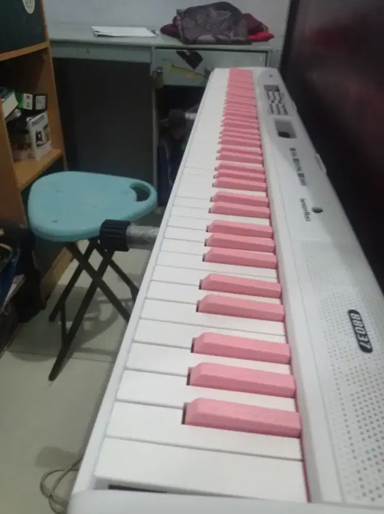 ELECTRONIC KEYBOARD BENSTON 88 TUTS (BLACK &WHITE)