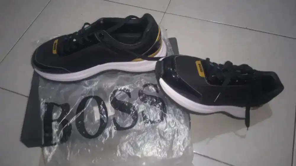 SEPATU SNEAKERS PRIA/WANITA HUGO BOSS UNISEX CASUAL/SANTAI/FORMAL