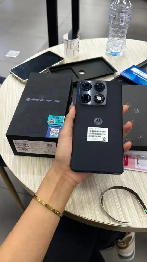 MOTOROLA SIGNATURE