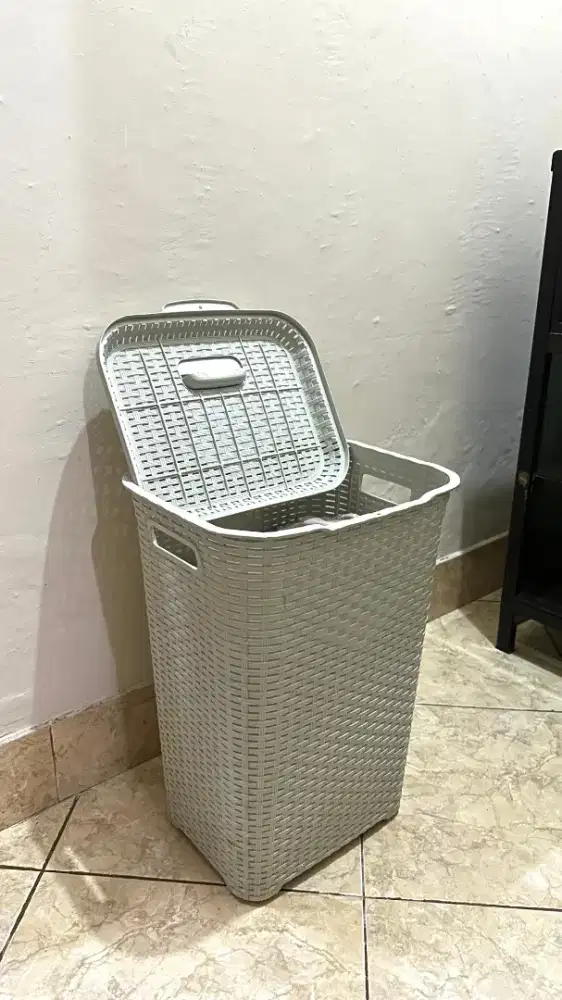 Keranjang Laundry Rotan Plastik + Tutup | Tempat Baju Kotor Serbaguna