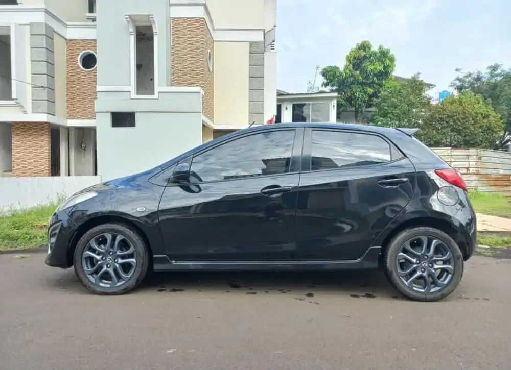 Mazda 2 2011 Bensin