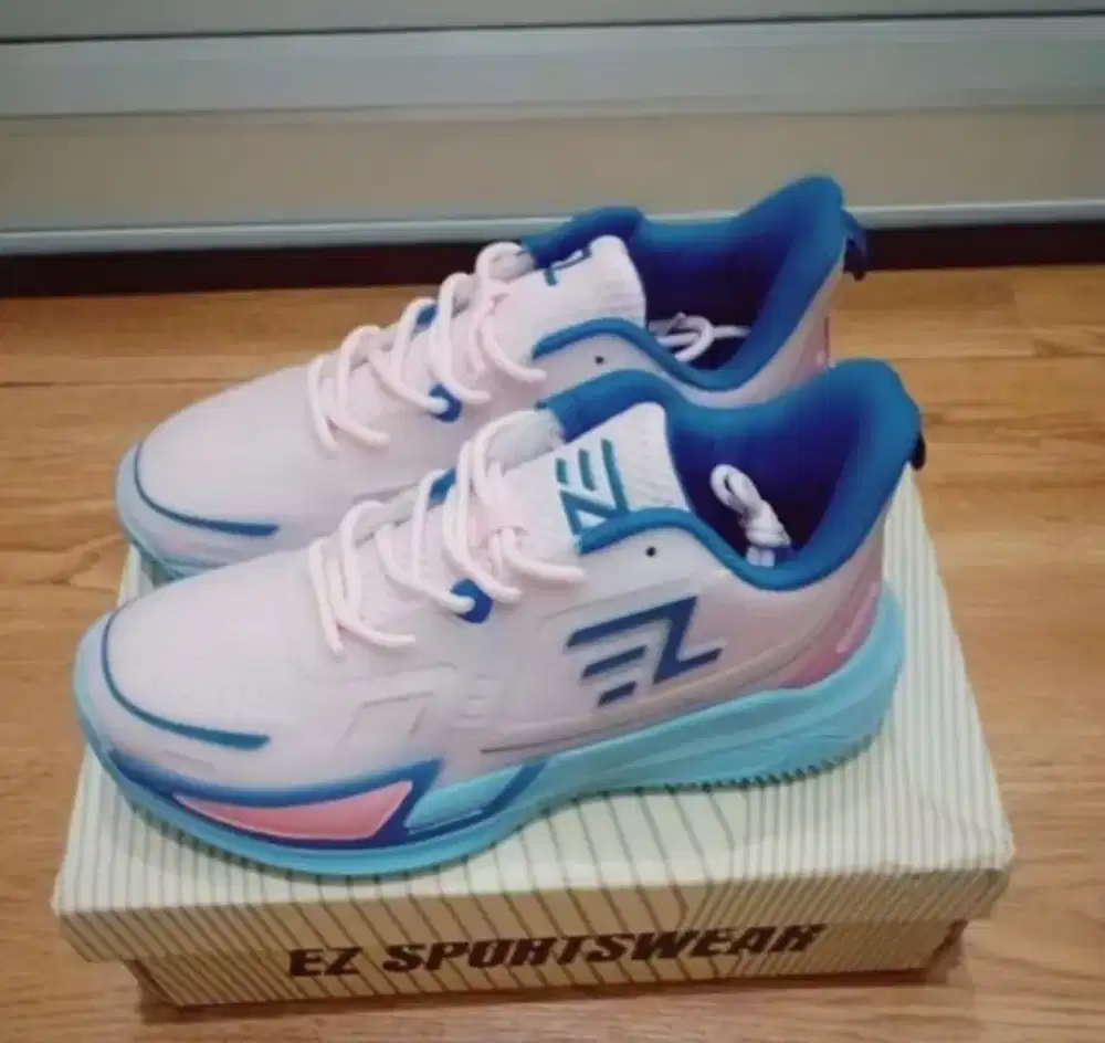 Sepatu Basket, running olahraga