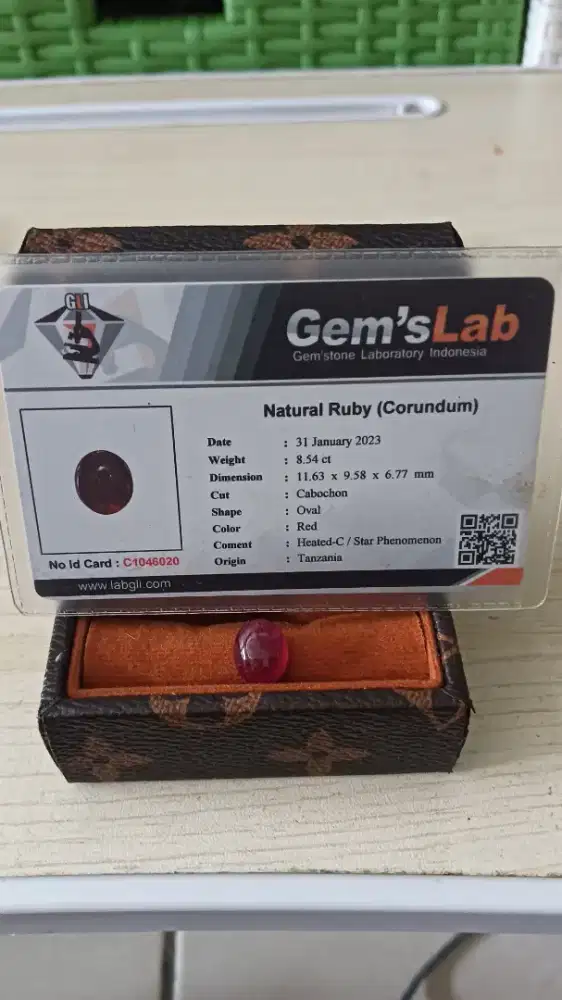 Batu Ruby merah