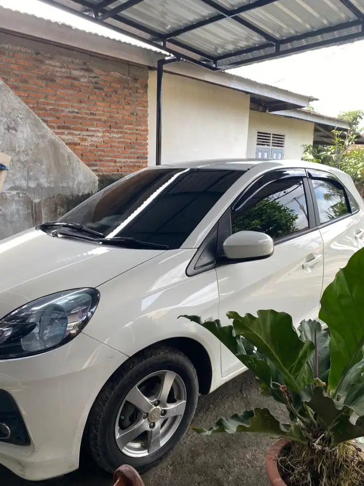 Dijual mobil brio e