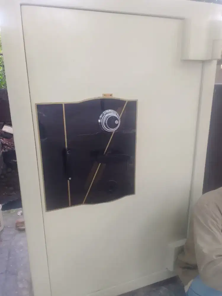 Jual murah Brankas untuk keamanan dokumen penting anda