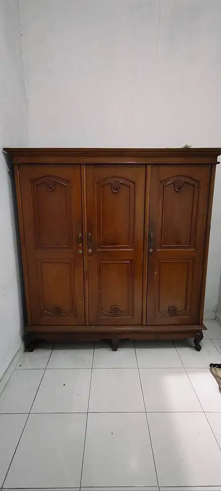 Dijual lemari baju jati