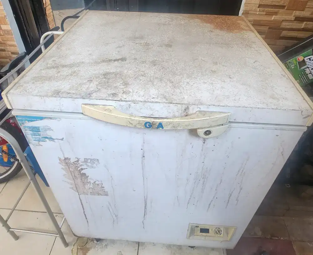 Frezer 200L merk GEA masih dingin dan beku