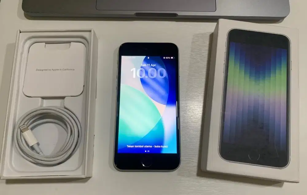 Iphone SE 3 2022 256gb White / Starlight / Putih Ex Ibox Mulus Fullset