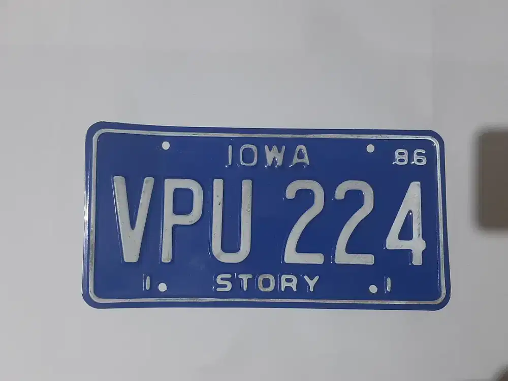 Plat vintage tahun 1986