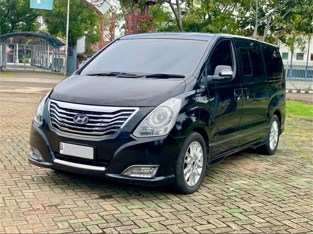 HYUNDAI H-1 ROYALE DIESEL AT 2015 HITAM