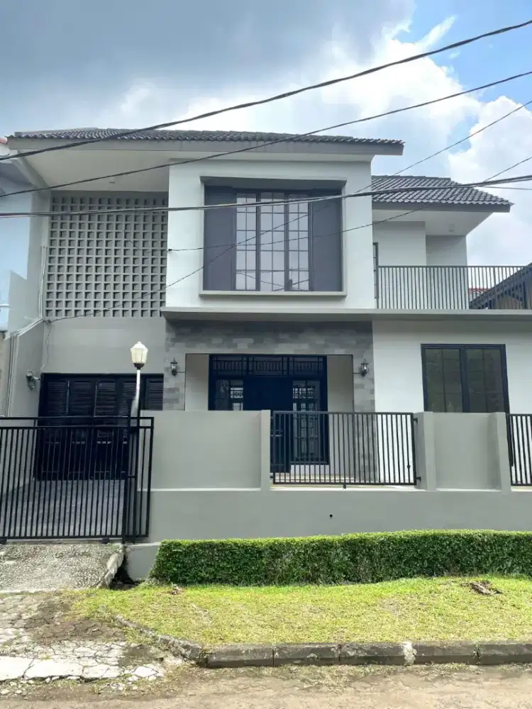 Rumah siap huni lokasi strategis di Bintaro Sektor 5. (SP 1021)
