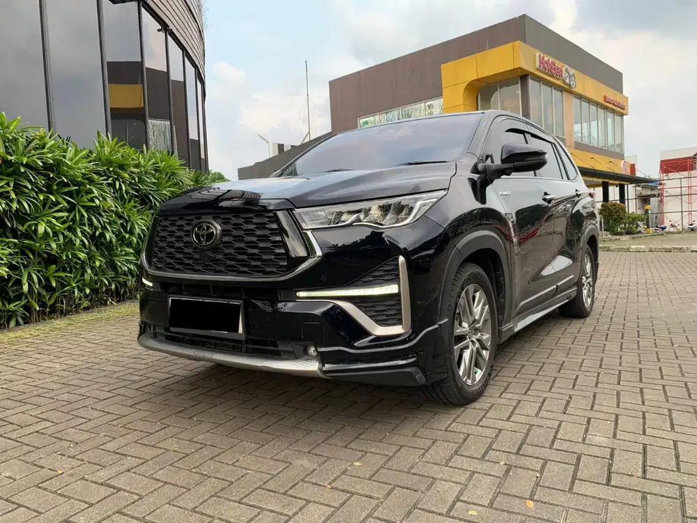 TOYOTA INNOVA ZENIX Q HYBRID MODELISTA 2.0 AT MATIC 2023 HITAM,