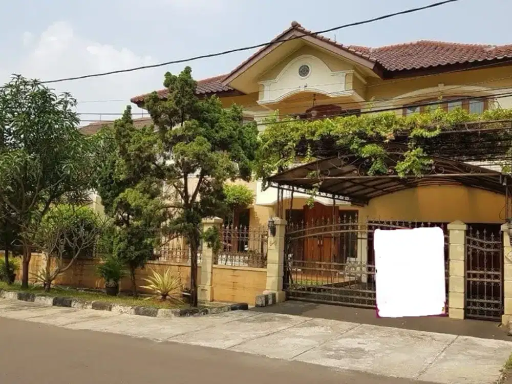DIJUAL RUMAH LUAS ADA TAMAN DI BILLY MOON PONDOK KELAPA JAKARTA TIMUR