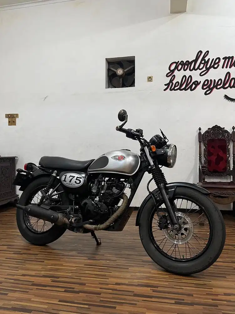 sepeda motor kawasaki w175 SE 2018 silver terawat