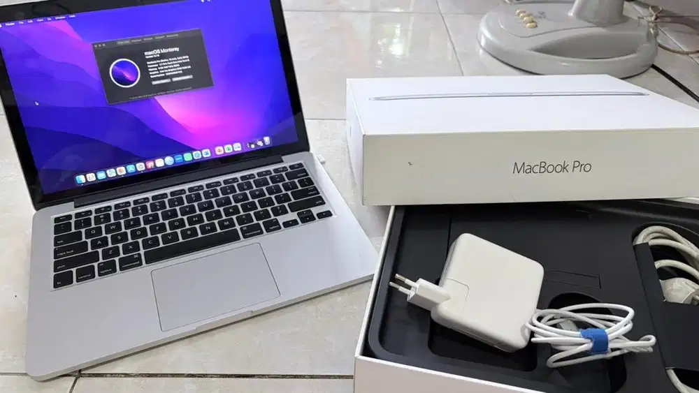 macbook pro 8/256 2015