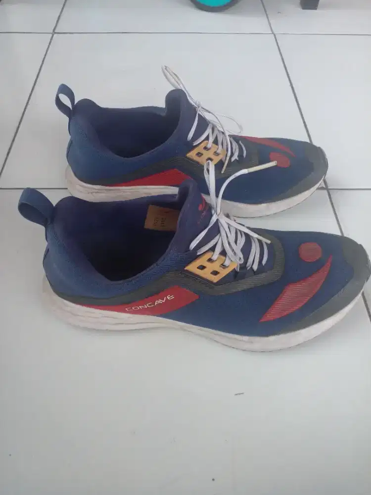 Sepatu Concave warna biru , buat olahraga, jalan2 dsb