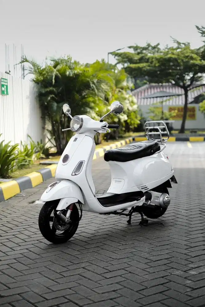 VESPA LX 150 2VIE TAHUN 2011