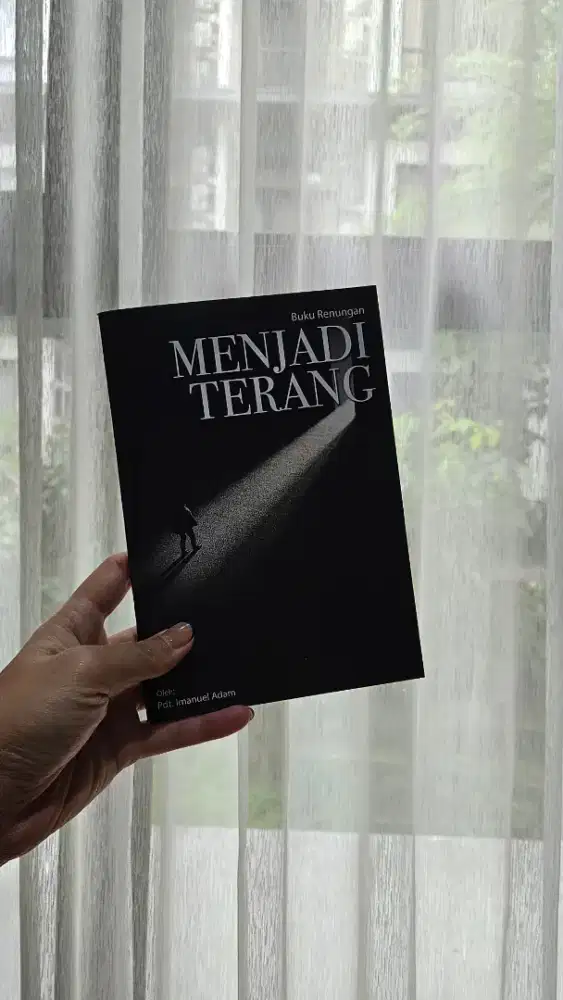 Buku Renungan Menjadi Terang