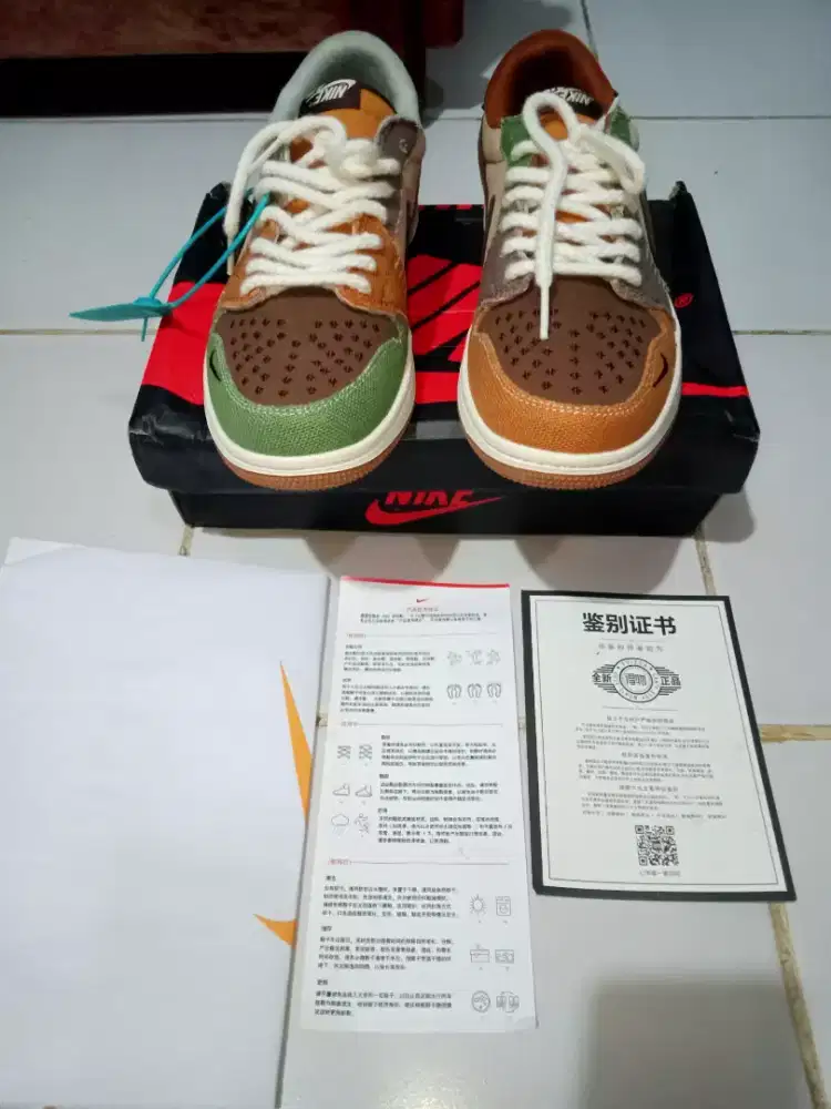 Dijual sneakers pria, size 42, merk nike air jordan, kondisi new.