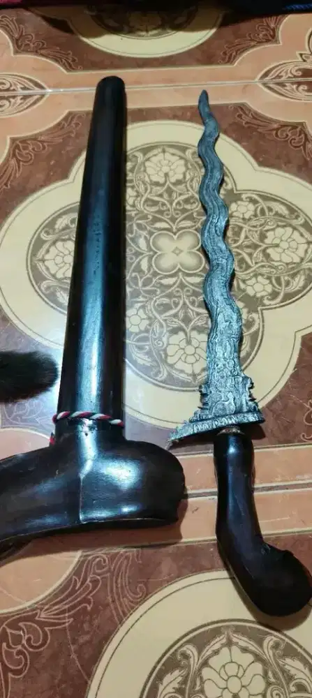 2 keris pajangan