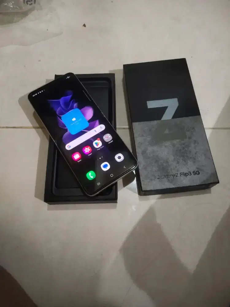 Samsung Z Flip 3 8/256 Like New