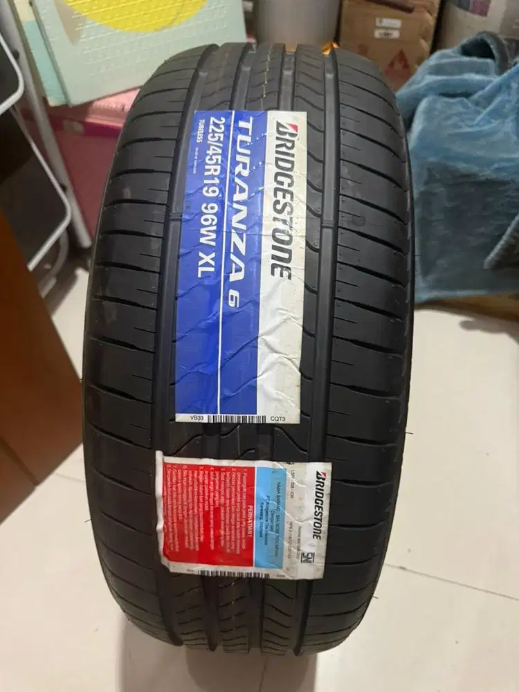 Ban Bridgstone 225/45 R19
