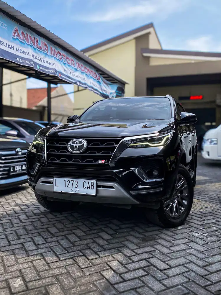 Fortuner 2.8 VRZ 4x2 AT 2022 Hitam
