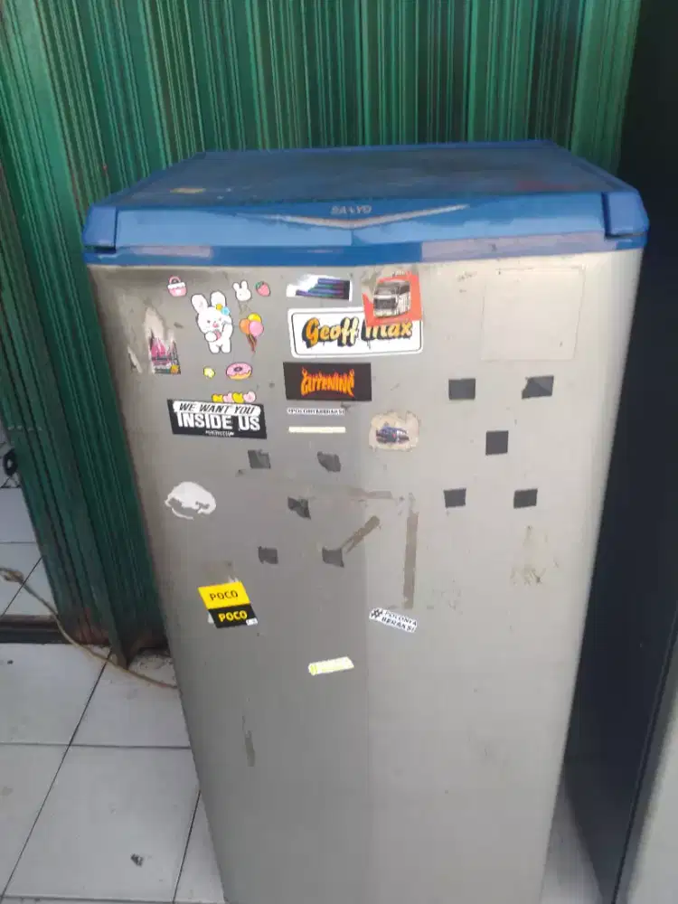 Kulkas 1 pintu Merk Sanyo, Normal,dingin, bisa buat es batu.