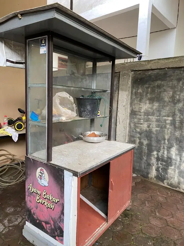 Etalase jualan nasi / warkop