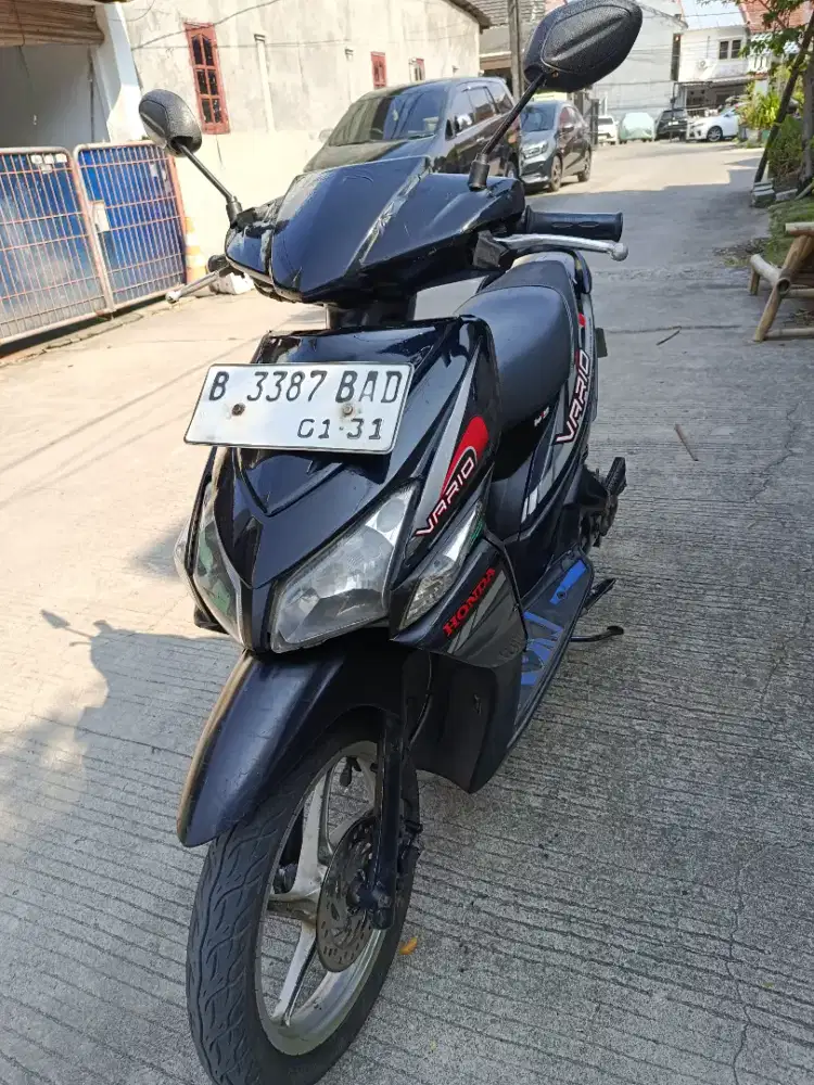 Vario MMC karbu warna hitam