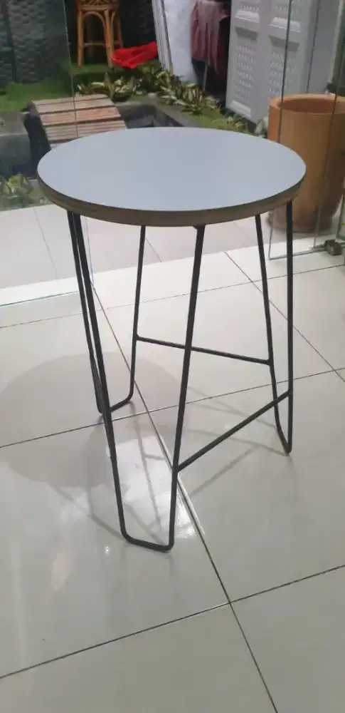 Bangku bulat Kaki besi