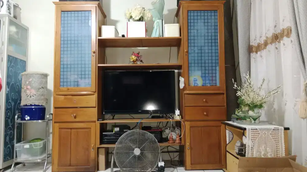 Meja Televisi Kayu Tembesu