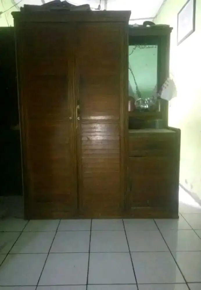 lemari pakaian bahan kayu