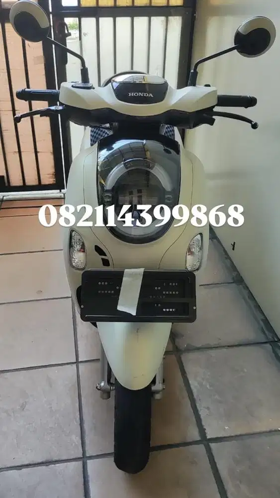 Scoopy Prestige tahun 2024 putih mulus