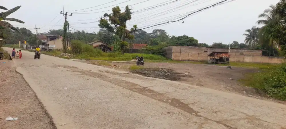 Jual cepat  lahan pinggir jalan raya ex. Pool  Alat berat.