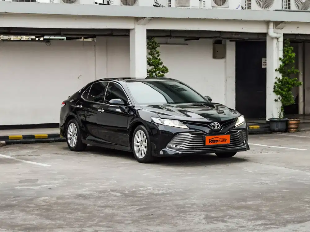 Toyota Camry V 2.5 2020 hitam matic